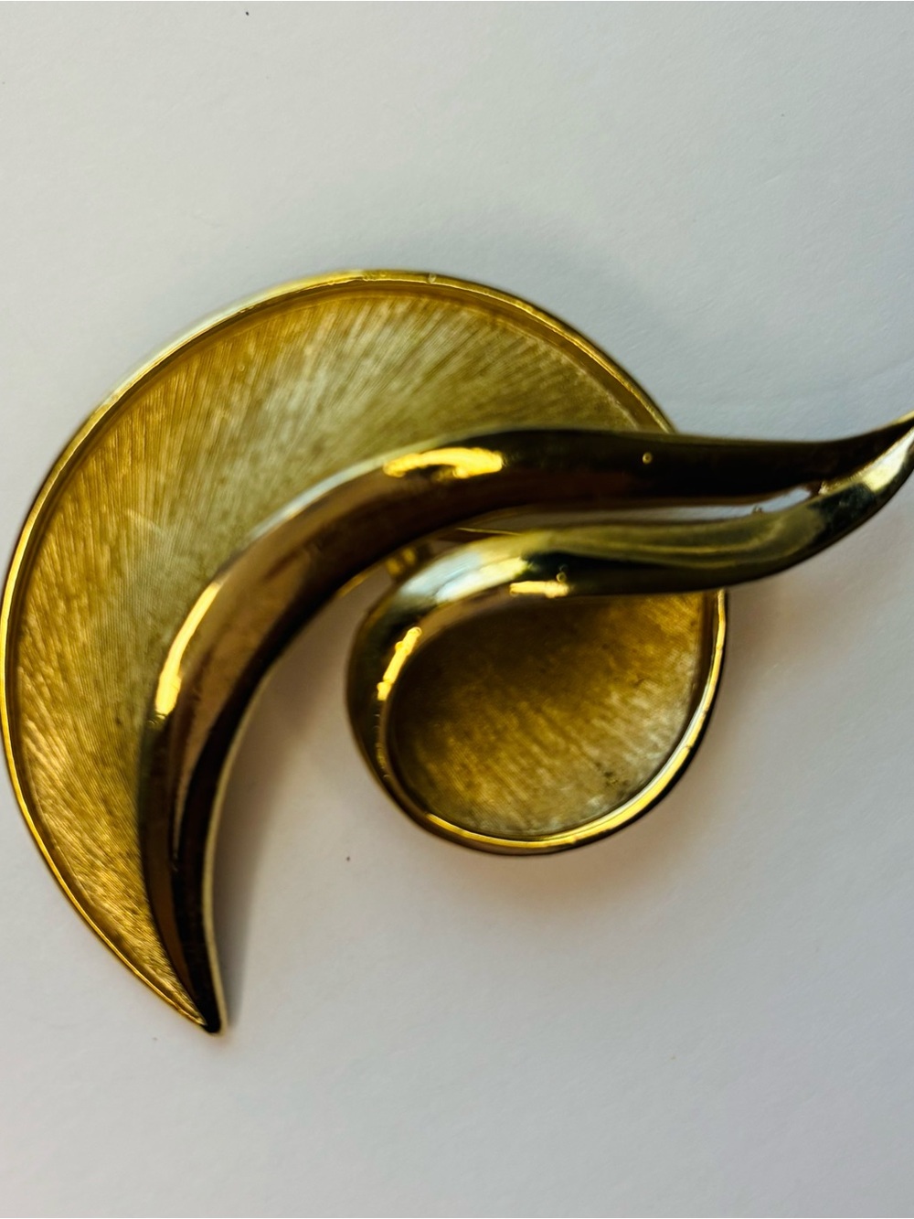 Vintage TRIFARI Gold Tone Abstract Swirl Brooch Pin Signed Modernist